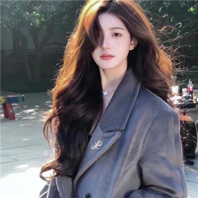 储物柜女孩